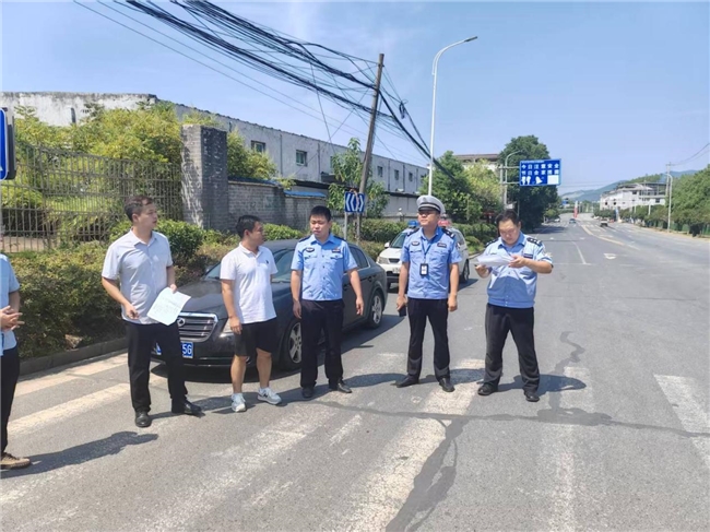 江西吉安市公路建养直属分中心联合多部门排查国省道风险隐患