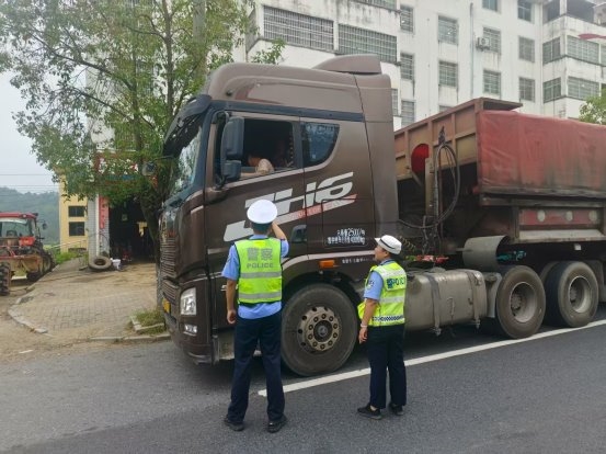 江西吉安县交警提前谋划部署 打好国庆中秋双节期间道路交通安全保卫战