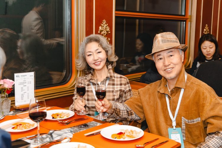 1764849705-566e8cd006ceb81