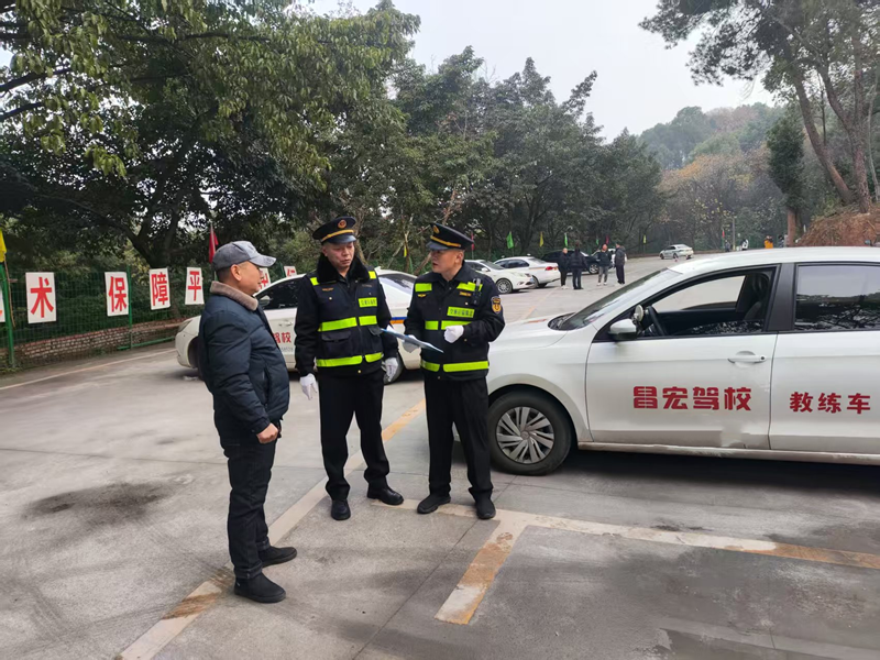 驾校犬吠扰民 执法“吹哨”解忧